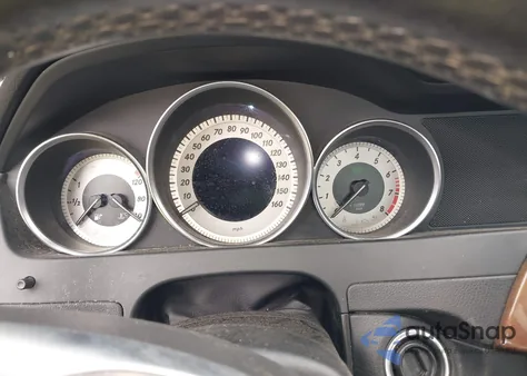 2013 Mercedes-Benz C 250 Luxury/Sport z USA, uszkodzony, nr VIN WDDGF4HB7DR289928